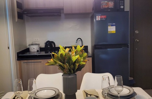 Puerto Princesa City Centre Apartment | Charming studio in brilliant Puerto Princesa with WiFi, AC