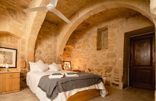 Xewkija Villa | Charming & Stylish Historic Farmhouse with Pool