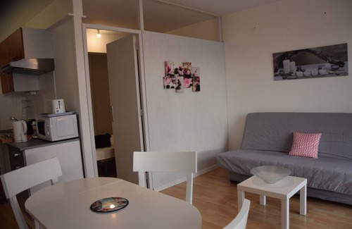 Puilboreau Apartment | charming sunny 2 room apartment