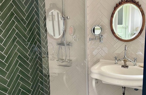 Bouchemaine Bed & Breakfast | Charming superior room at Château Le Fresne
