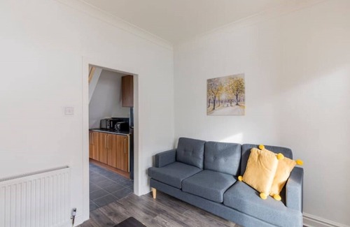 Hoylake House | Charming Terraced House in the centre of Hoylake