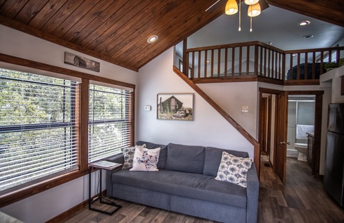 Lampasas Cabin | Charming Tiny House Near Lake & Springs