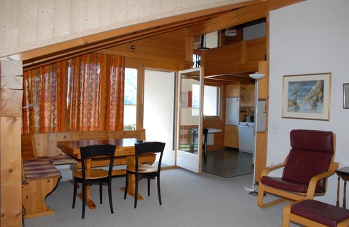 Murren Apartment | Charming top floor flat in picturesque car free village