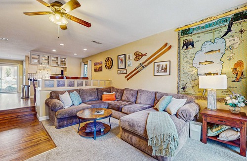 Incline Village House | Charming townhouse in Incline Village with private hot tub & amazing location