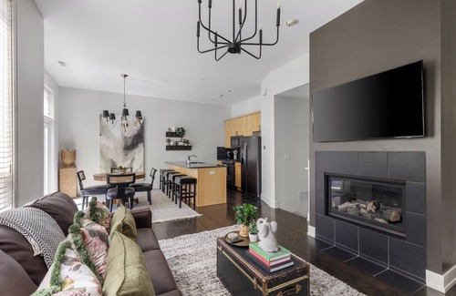 Southeast Omaha House | Charming Townhome in Omaha’s Historic Old Market