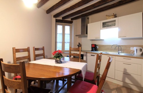 Le Vieil-Bauge Cottage | Charming Townhouse Near Zoo de la Flèche - Family-Friendly with Terrace & Parking