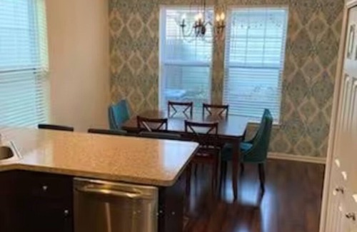 Mann House | Charming Townhouse Near Downtown Iowa City