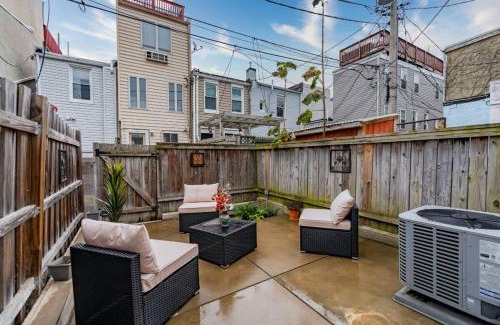Canton Apartment | Charming Townhouse Sleeps 7 With Private terrace Garden