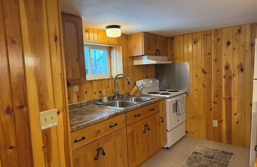 Lindstrom Cabin | Charming Underhill 2-bedroom cabin in lovely Center City with lake access.