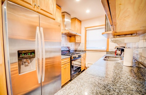 Queens House | ★Charming Urban Getaway for NYC vacation ★