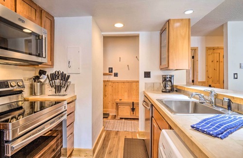 Vail Condo | Charming Vail Condo w/Patio & Mountain Views