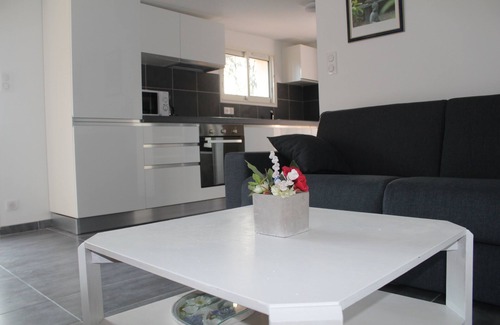 La Pointe Villa | CHARMING VILLA 15 MIN FROM NICE WITH COMMON POOL