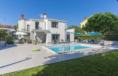 City Center Villa | Charming villa just 3 minutes from the beach