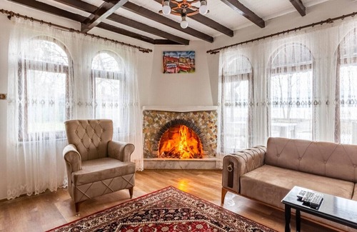 Geyve Villa | Charming Villa on the Shore of Sapanca Lake