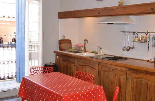 Loupian House | Charming Vineyard House with Patio, Terrace, and Garage - Ideal for Family Getaways
