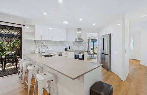 Victoria Point House | Charming Waterfront Escape in Victoria Point