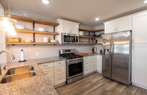Cropwell House | Charming waterfront home with beautiful panoramic views!
