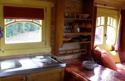 Chantenay-Villedieu Cottage | Charming Wooden Caravan in Bucolic Valley with Terrace & Family-Friendly Amenities