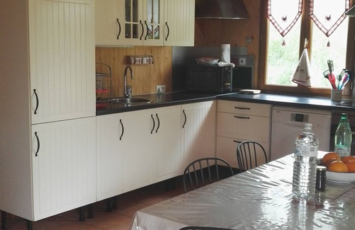Thoire-sur-Dinan Cottage | Charming Wooden House with Garden and High-Speed Internet, Near Hiking Trails