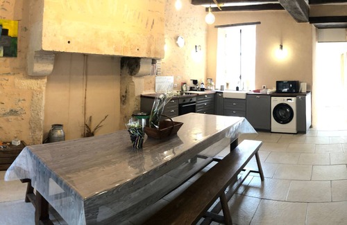 Parennes Cottage | Charming XIXth Century Château near Le Mans with Pool and Park
