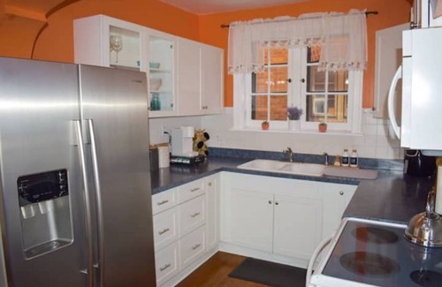 Downtown Apartment | Charmingly Historic King Suite in Downtown Clayton