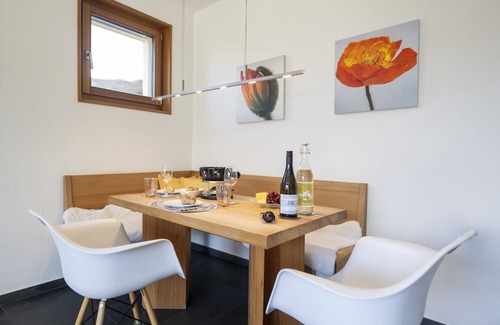 Guarda Apartment | Chasa Arpiglia: Modern 2.5-room apartment and sun terrace Guarda
