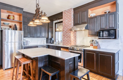 Saint-Emile-de-Suffolk House | Château Saint-Émile formally presbytery, lakeside near ski and hiking resortnnnn