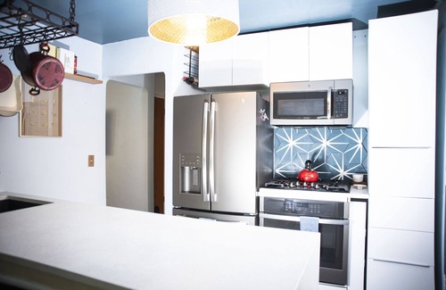 Roselawn Finance House | Château College Hill - Close to Bengals Stadium + Brink Brewing (Pet Friendly)