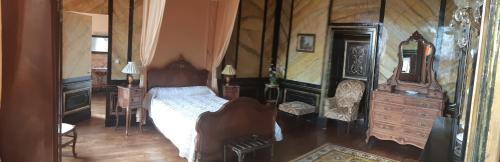 Deux-Chaises Bed & Breakfast | Chateau de Longeville