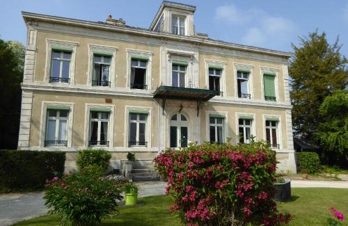 Pougy Bed & Breakfast | chateau de Pougy