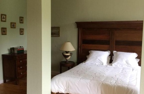 La Bastide-de-Serou Bed & Breakfast | Chateau du Val Larbont