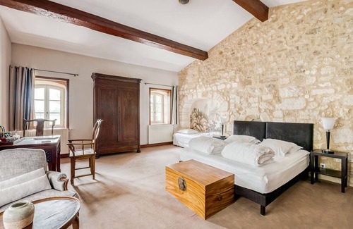 Lugon-et-l'ile-du-Carney Bed & Breakfast | Chateau de La Vieille Chapelle