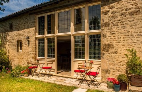 Saint-Hilaire-des-Loges House | Chateau Le Retail
