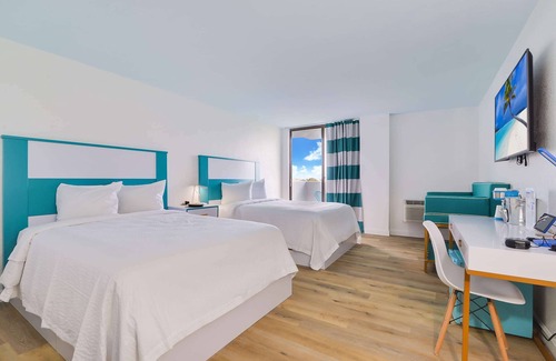 Inverrary Hotel | Chateau Mar Golf Resort, Trademark Collection by Wyndham