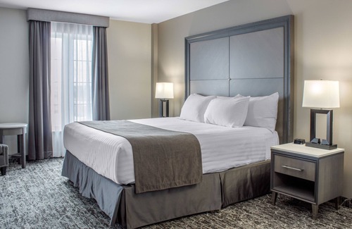 Moncton Hotel | Chateau Moncton Trademark Collection by Wyndham