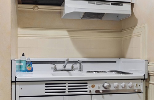 Western Addition Bed & Breakfast | Chateau Tivoli B&B