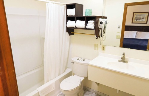 Old Chatham Hotel | Chatham Travel Lodge