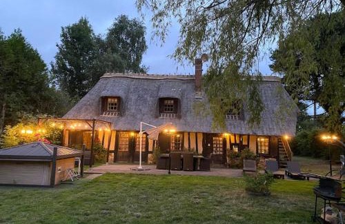 Saint-Philbert-sur-Risle House | chaumière familiale weekend & vacances paisible