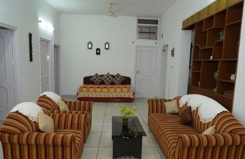 Mohali House | Cheerful 3- bedroom home with free parking