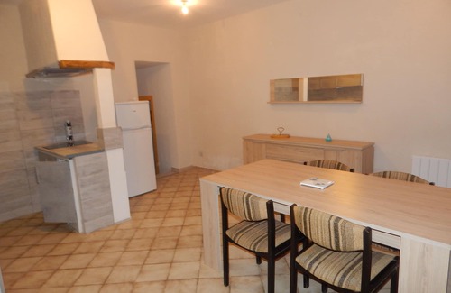 Coursan House | Cheap apartment with terrace 15 minutes from the sea