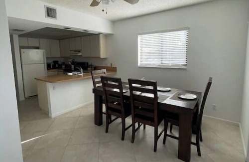 Imperial Point House | Cheerful 2 bedroom townhouse with pool