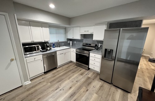 Spring Shadows House | Cheerful 2 bedroom home 20 minutes from downtown