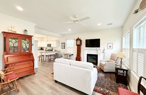 Arundel House | Cheerful 2 Bedroom Vacation Home with Pool!