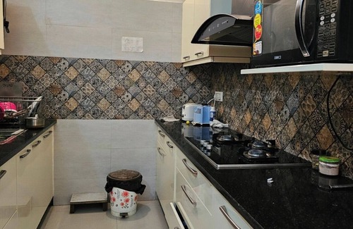 Karnal Villa | Cheerful 2-bedroom villa with big garden n sports