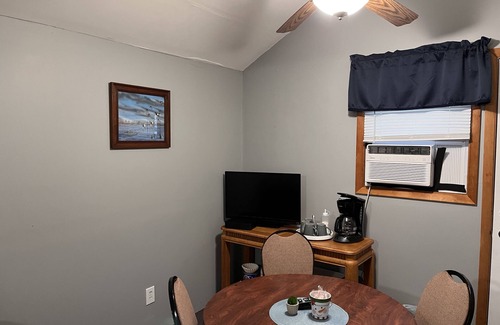 Algonac Cottage | Cheerful 3 bedroom cottage with River access.
