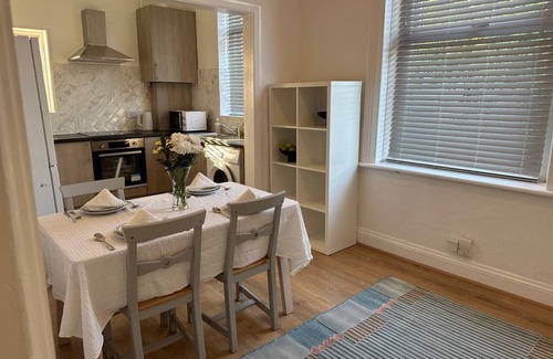 Canning Town Apartment | Cheerful 3-bedroom apartment in fabulous London