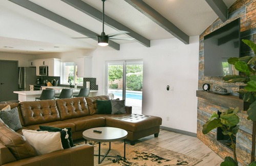 Raskin Estates House | Cheerful 4 bedroom with pool!