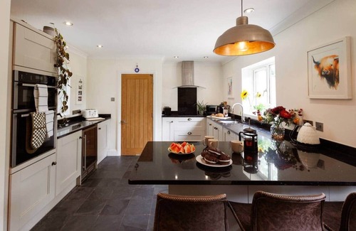 Frampton Cotterell House | Cheerful 7 bedroom house with hot tub sleeps 25