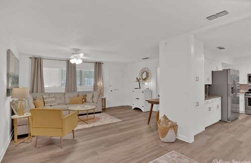 Broadmoor House | Cheerful and chic- newly renovated home 4br/3b