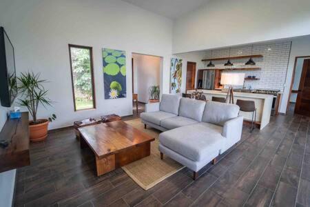 Negroman Villa | Cheerful 2 bedroom Villa with Pool